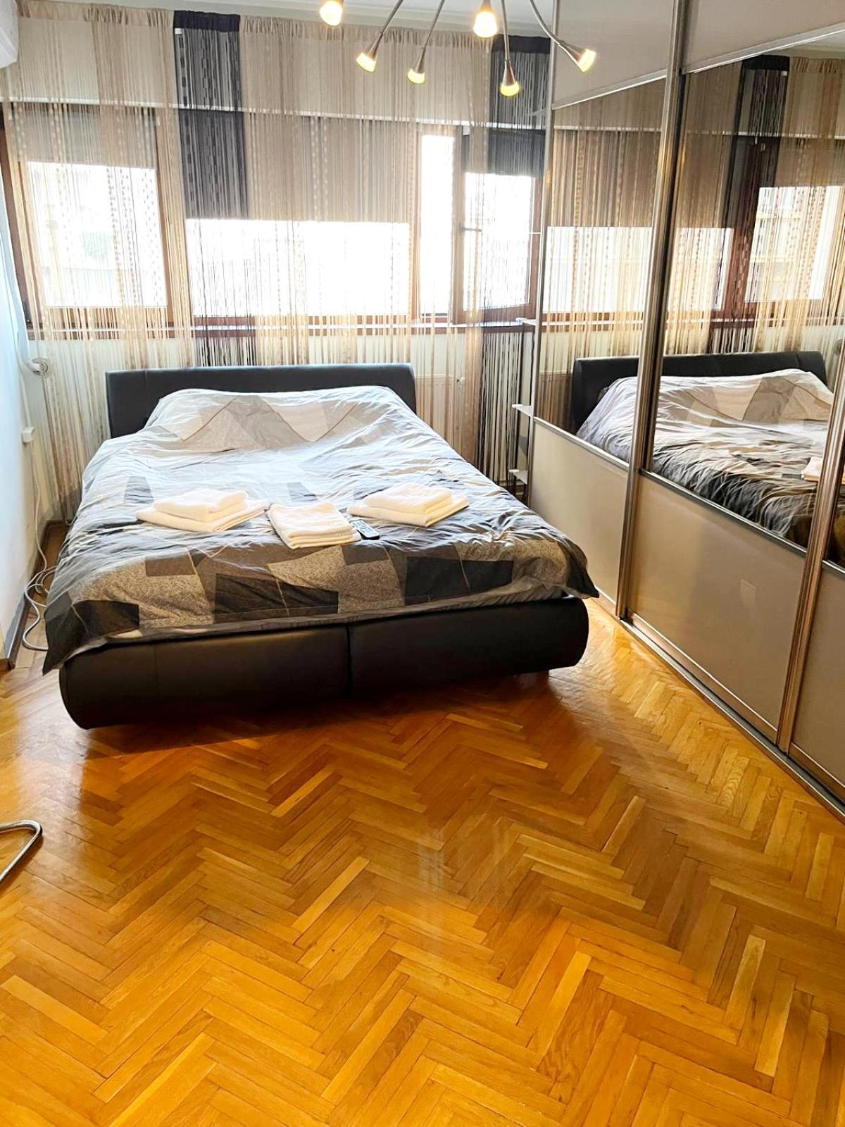 Romana 100 Sqm Deluxe Apartament ブカレスト エクステリア 写真
